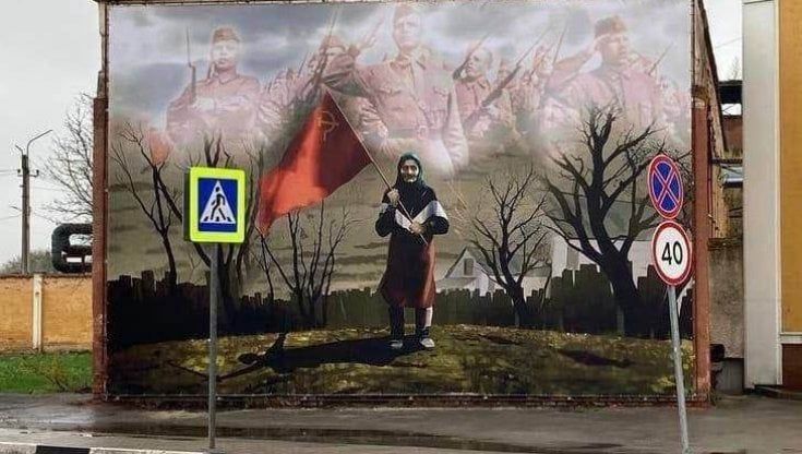Chi è la Babushka Z, la nonnina ucraina diventata simbolo della 'operazione speciale' di Putin