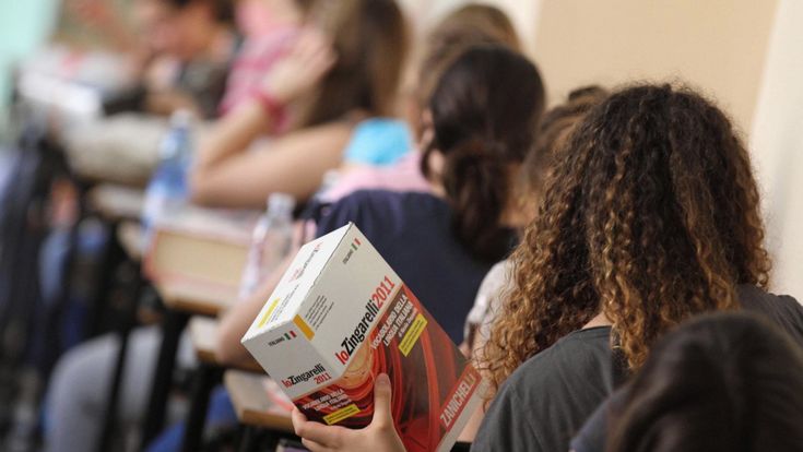 “Mascherina per girare tra i banchi”. L’idea dei tecnici che aiuta le scuole