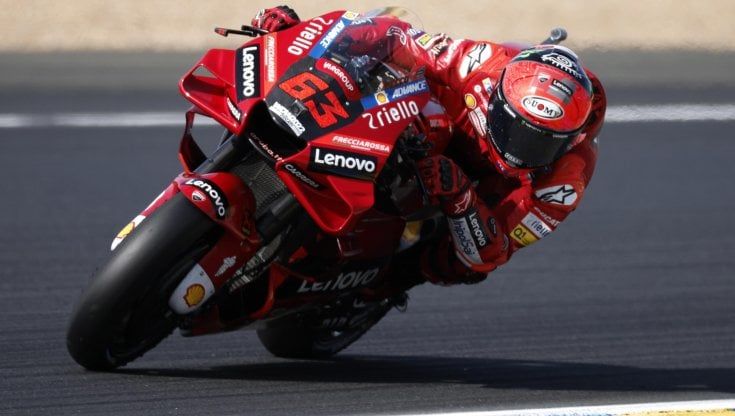 MotoGp Le Mans: Bagnaia in pole davanti a Miller