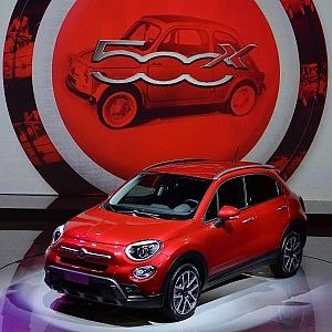 Auto Ue, quattordicesimo mese di rimbalzo. Fca meglio del mercato