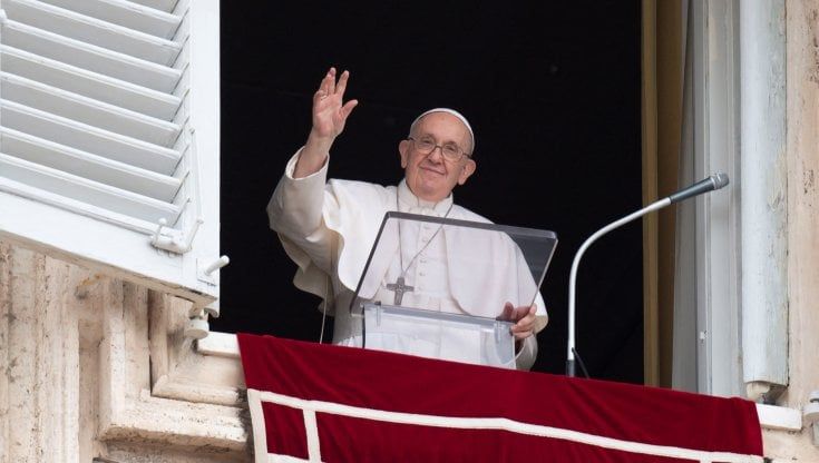 Papa ai cattolici Lgbt: "La Chiesa non vi rifiuta, altrimenti è una setta"