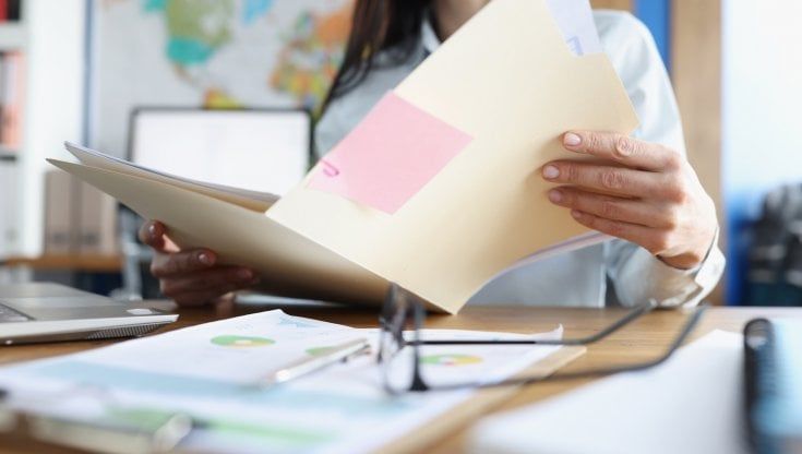 Il peso della burocrazia italiana sulle imprese: così tasse e procedure rallentano la crescita