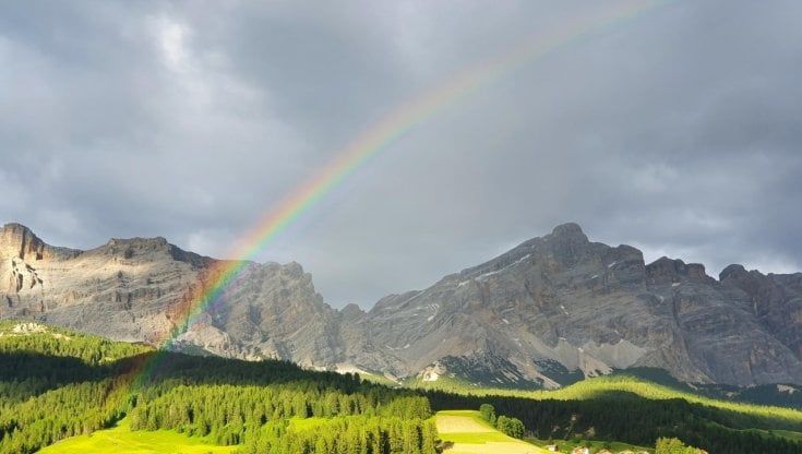 La 'Maratona dles Dolomites' riparte all'insegna dell'arte. Ma il maltempo rischia di rovinare la festa della bici