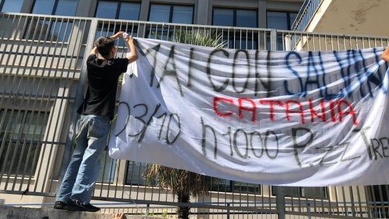 Salvini compatta il fronte del No: a Catania raduni, flashmob e corteo