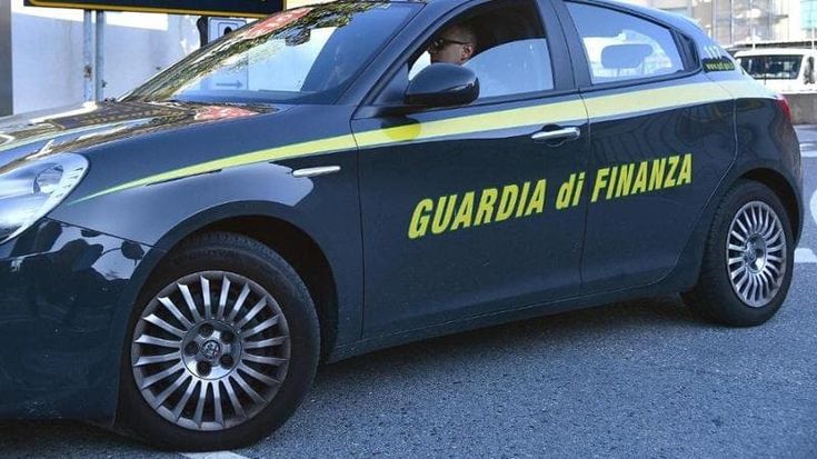 Scoperta la truffa del “falso cieco” che correva e guidava. Sequestrati beni per 104mila euro