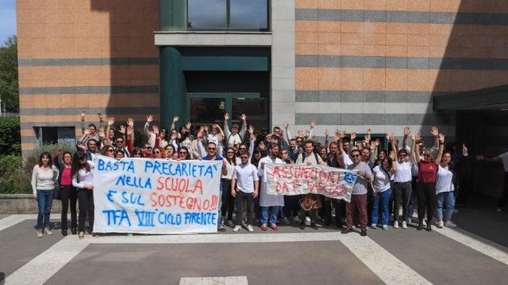 Insegnanti di sostegno precari organizzano un flash mob per dire basta: “Il governo penalizza noi e i ragazzi”