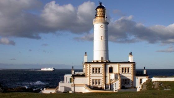 La grande bellezza di dormire in un faro