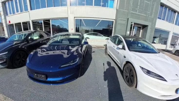 A spasso per Roma con la Tesla a guida autonoma
