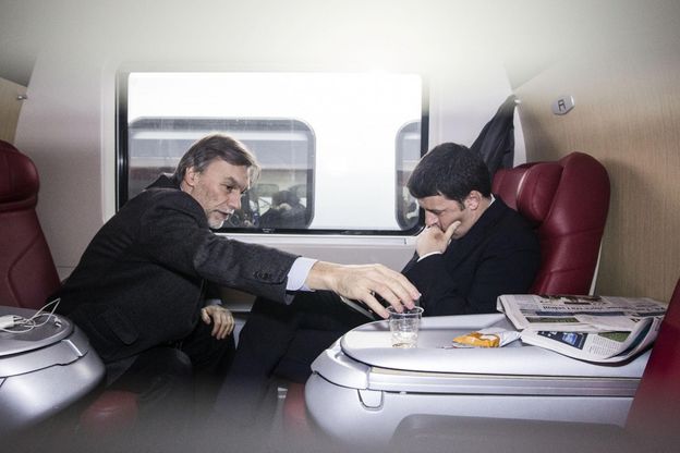 Sms e pensieri: Renzi no stop anche in treno