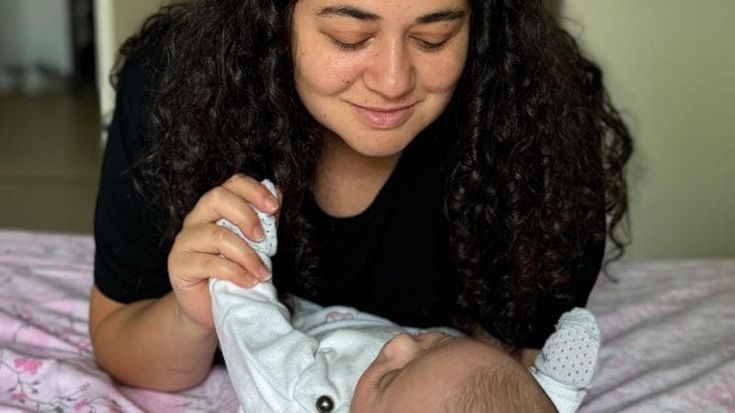 La rabbia di una madre: “Mio figlio senza patria a causa di una legge ingiusta”