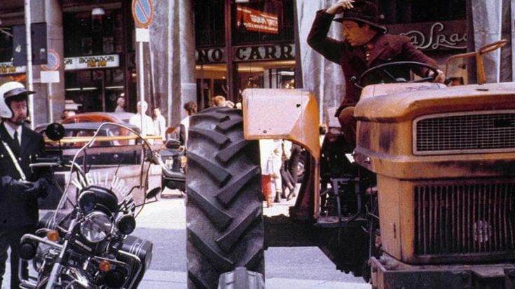Trattori e auto in centro, il ragazzo di campagna Pozzetto va in città: viaggio nei luoghi del film