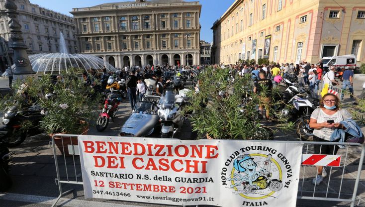 Corteo di motociclisti alla Guardia per la benedizione dei caschi