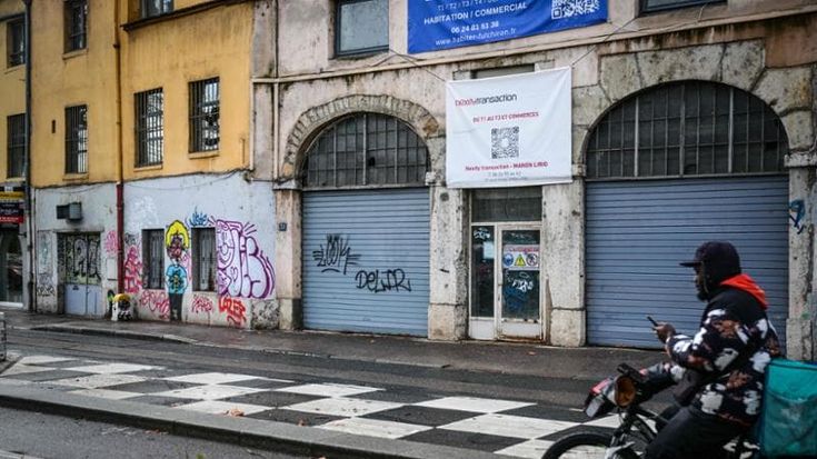 Francia, cos’è La Jeune Garde: collettivo antifascista sospettato della morte di Quentin Deranque