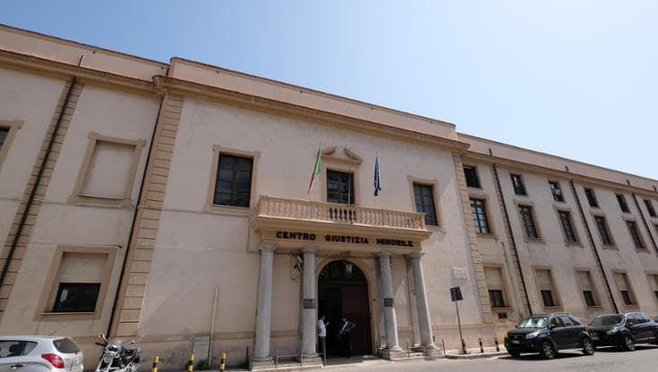 Furti e spaccate, arrestati due sedicenni con un curriculum di reati lungo due pagine