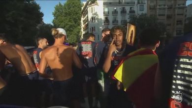 Madrid, anche sul bus della Spagna è Paredes contro Gavi: Yamal prende in giro l'argentino