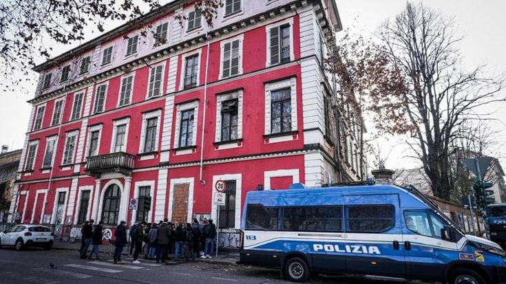 Sabato l’assemblea per difendere Askatasuna, l’Università concede gli spazi della Palazzina Einaudi