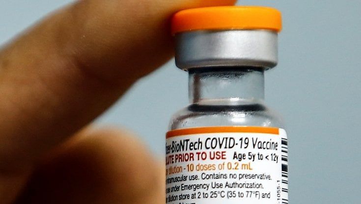 Vaccino 5-11 anni, lunedì l'ok per l'Italia ma le fiale arriveranno a metà dicembre. L'Ecdc: "Picco a dicembre, terza dose a tutti gli over 18"