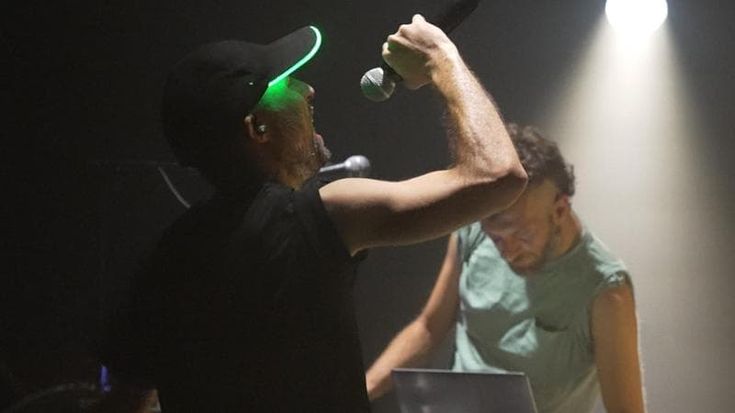Il teatro diventa una pista: all’Elfo si balla con i techno racconti