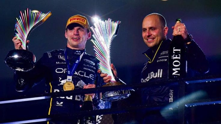 Clamoroso a Las Vegas, McLaren squalificate. Verstappen vince la gara, Mondiale stravolto. Ferrari indietro
