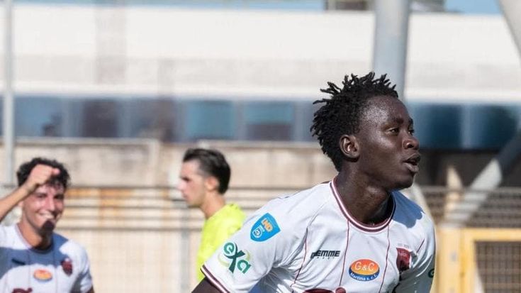 A 16 anni è conteso da Real, Juve e Bayern: chi è Ndiaga Sall, rifugiato politico che sembra Yamal