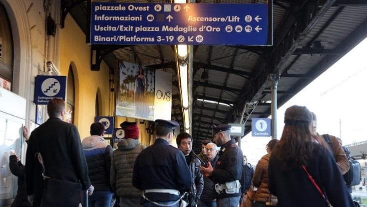 Meno poliziotti in stazione a Bologna, Comune e sindacati: “E’ inaccettabile”