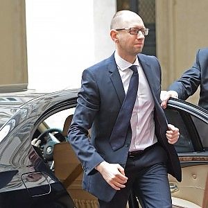 Yatseniuk: "Putin vuole il mio Paese, l'Occidente ci difenda"