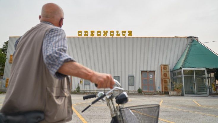 Niente liscio e luci spente: viaggio nella Romagna che aspetta di tornare nelle balere