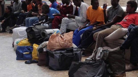 Brescia, migranti non collaborano con il Comune: sgomberati