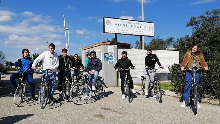 Bari, luci spente per "M'illumino di meno": monumenti e luoghi simbolo al buio e iniziative green per la sostenibilità