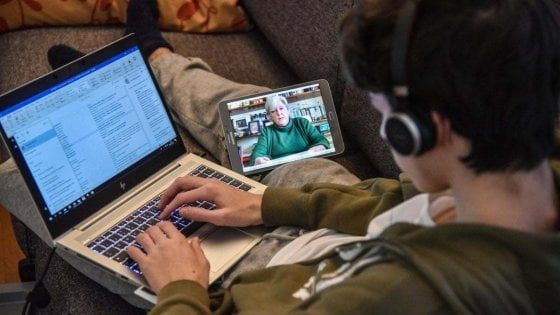Scuola, le mamme lavoratrici bocciano la didattica a distanza