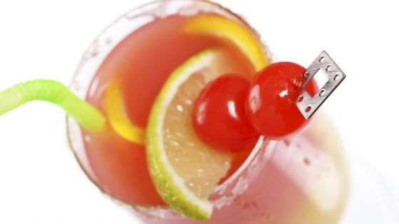 Sex on the beach: il cocktail fruttato il cui nome è tutto un programma