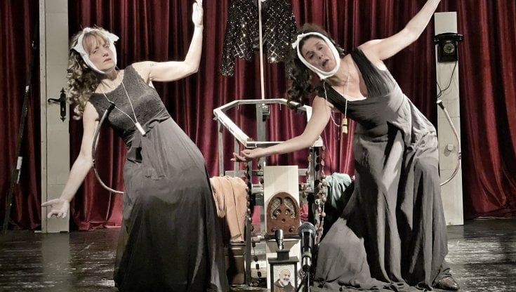 Palermo, due donne e una bara : brave le attrici di "Ouminicch"