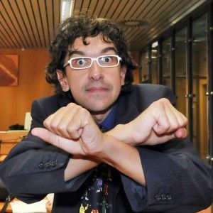 Le accuse contro Paolini: "Soldi ai minori in cambio di sesso"