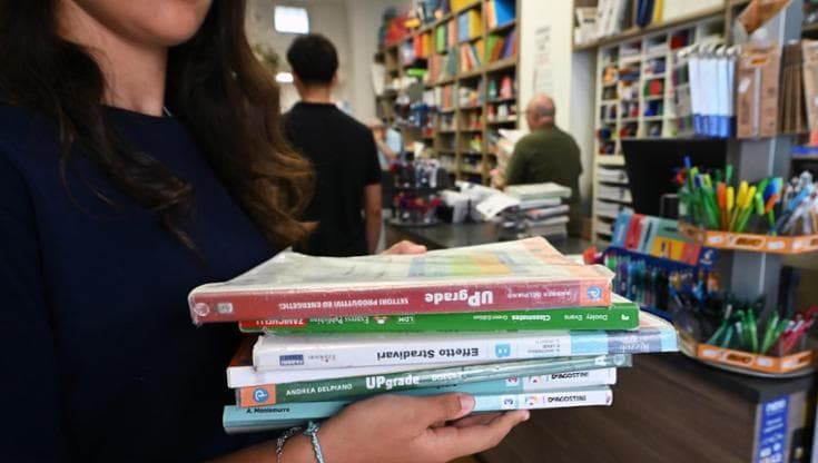 Scuola, lo spread dei libri: al Galvani servono 500 euro, al Copernico va peggio