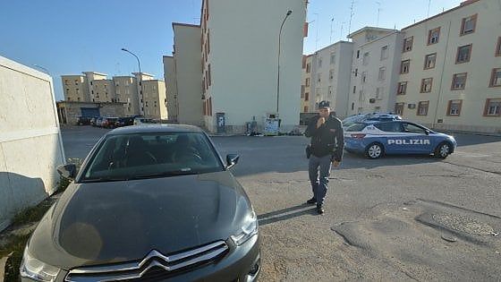 Bari, agguato sul lungomare di San Girolamo: un uomo ferito alle gambe a pistolettate 