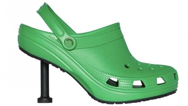Le Crocs con il tacco firmate Balenciaga fanno impazzire i social