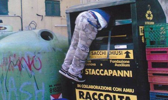 Povertà, boom di abiti riciclati con la Caritas