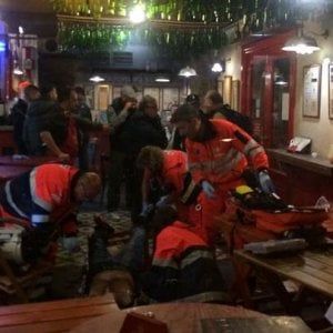 Siviglia, scontri tra ultrà spagnoli e juventini: tre feriti, uno è grave. "Un agguato"