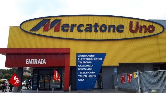 Mercatone Uno, la Regione Piemonte studia come anticipare l'assegno di cassa a 250 lavoratori