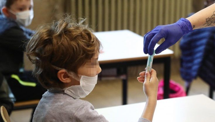 Test salivari Covid, il Ministero dice sì ma nel Lazio drive-in e privati non sono ancora pronti 