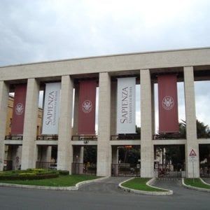 Roma, gli affitti scendono del 5%: "Ma per gli studenti i prezzi restano proibitivi"