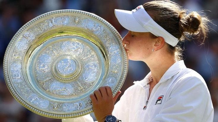 Krejcikova vince Wimbledon: Paolini battuta 6-4 al terzo set