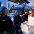 Sfogliatelle for the officers and shields lowered: a desire for reconciliation emerges