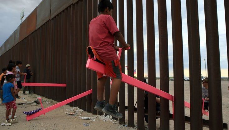 Usa-Messico, altalene rosa per "volare" oltre il Muro