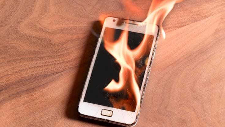Anche gli smartphone e gli altri dispositivi elettronici soffrono il caldo estremo. Come proteggerli