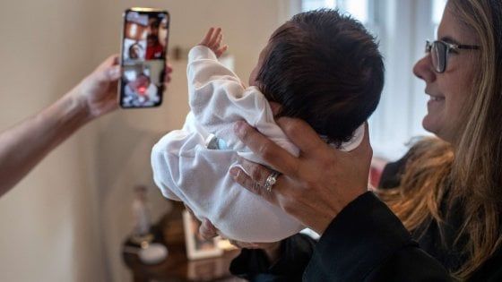 Coronavirus, boom di smartphone e social. E Twitter offre i suoi dati alla ricerca