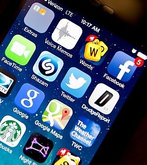 Apple riacquista 14 mld di azioni. Cook: "Diventiamo pi&ugrave; aggressivi"
