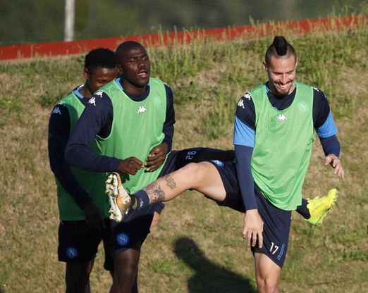 Castel Volturno, l'allenamento del Napoli prima della sfida Champions contro il City