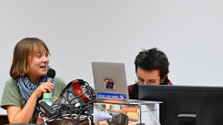 Greta a Firenze con i lavoratori ex Gkn: “Tra giustizia climatica e lavoro non c’è antagonismo”