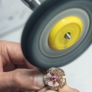 Bulgari inaugura il nuovo stabilimento di Valenza: "Altre 300 assunzioni entro il 2020"